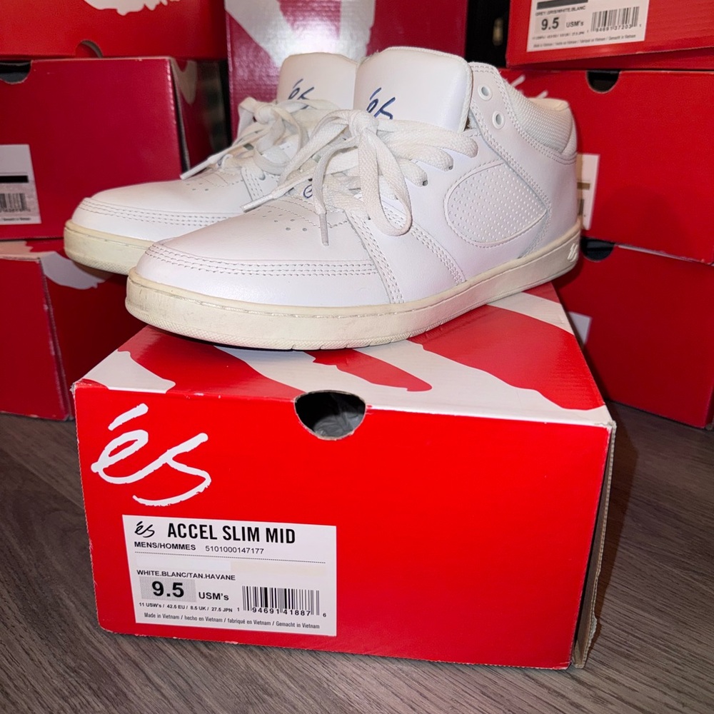 Accel Slim Mid White Sneakers